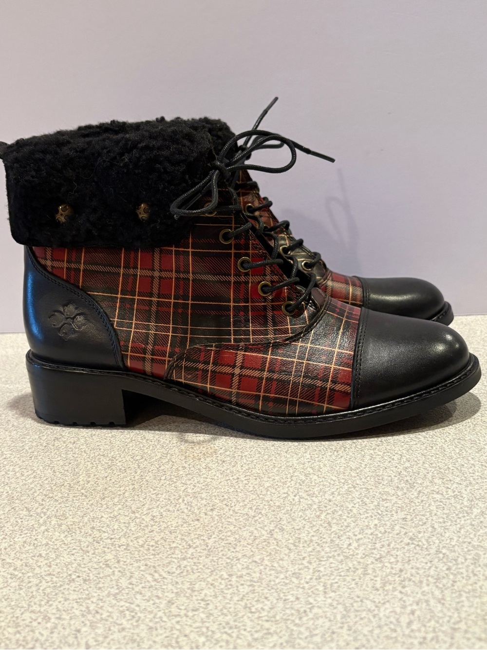 Patricia Nash Women’s Red Plaid Lace-Up Ankle Boots with Black Trim Sz 10 New